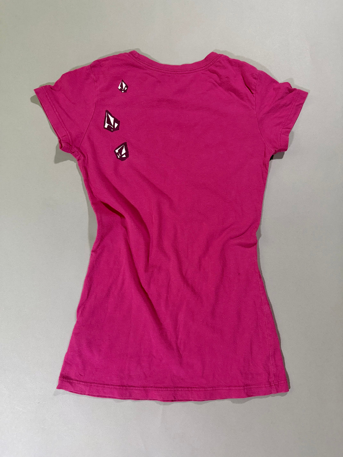 VTG 2006 Volcom Graphic Tee - Pink Skater Girl (Women’s XS)
