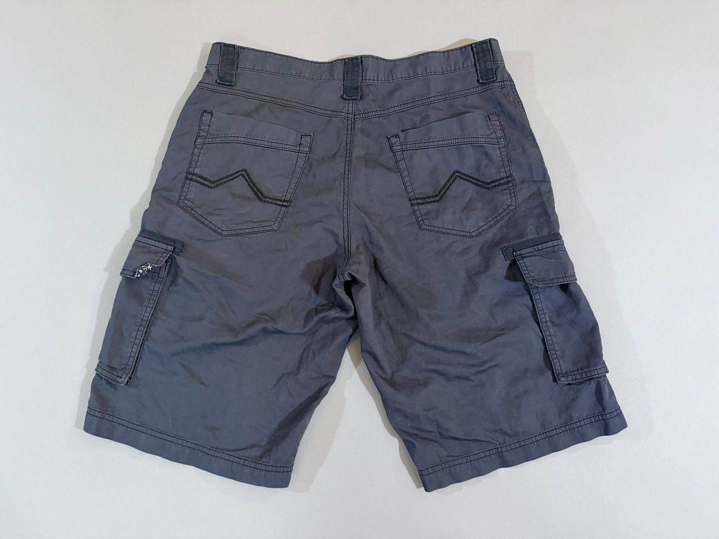 Back view of 2014 International Concepts cargo shorts showing rear pockets and cargo pockets