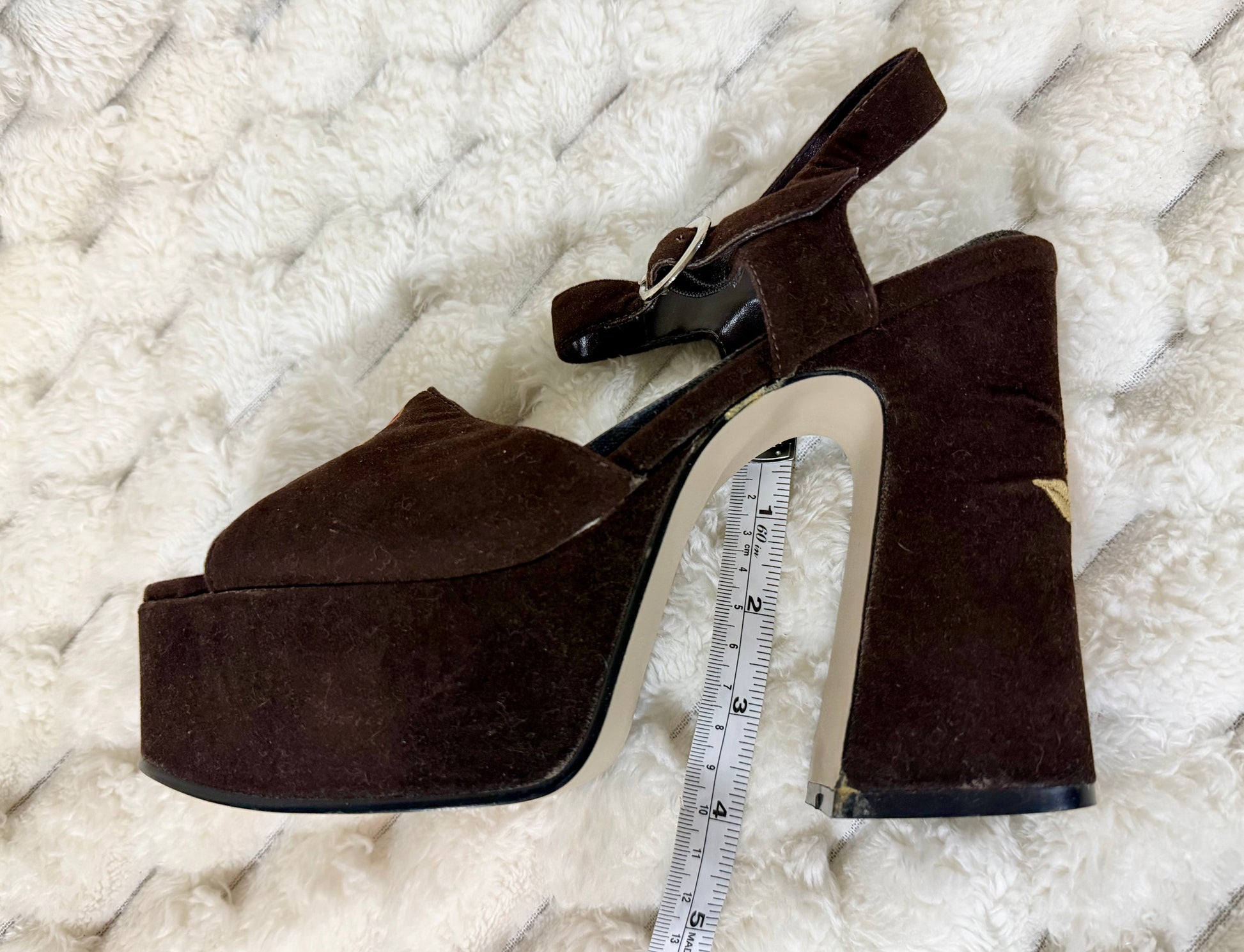 Side profile of vintage brown suede platform sandals showing the platform height and chunky heel measurement.