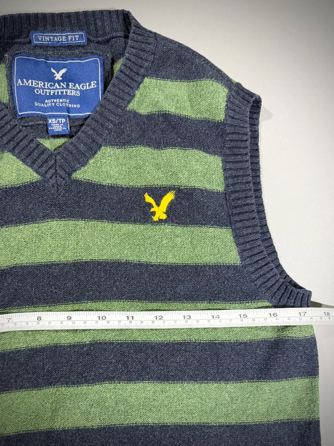 VTG American Eagle Sweater Vest - 2000s Rugby Style Prep (Men’s XS)