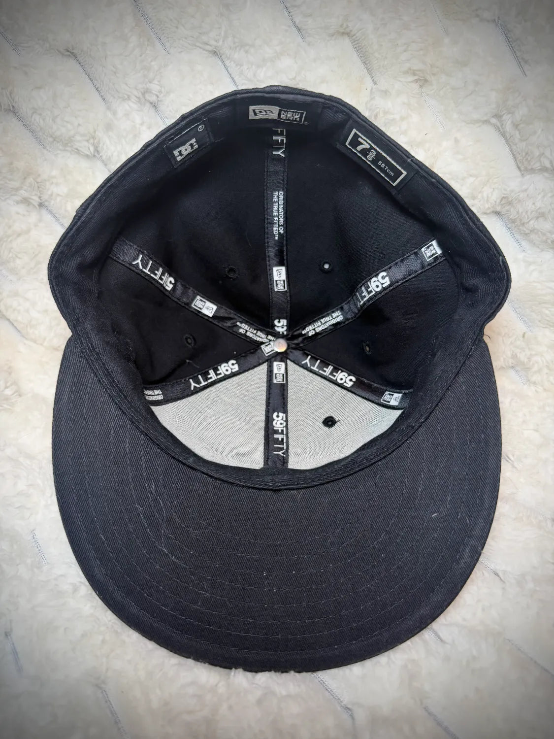 VTG ‘09 DC Shoes x New Era Fitted Cap - Y2K 59Fifty Flat Brim (Sz 7 3/8)