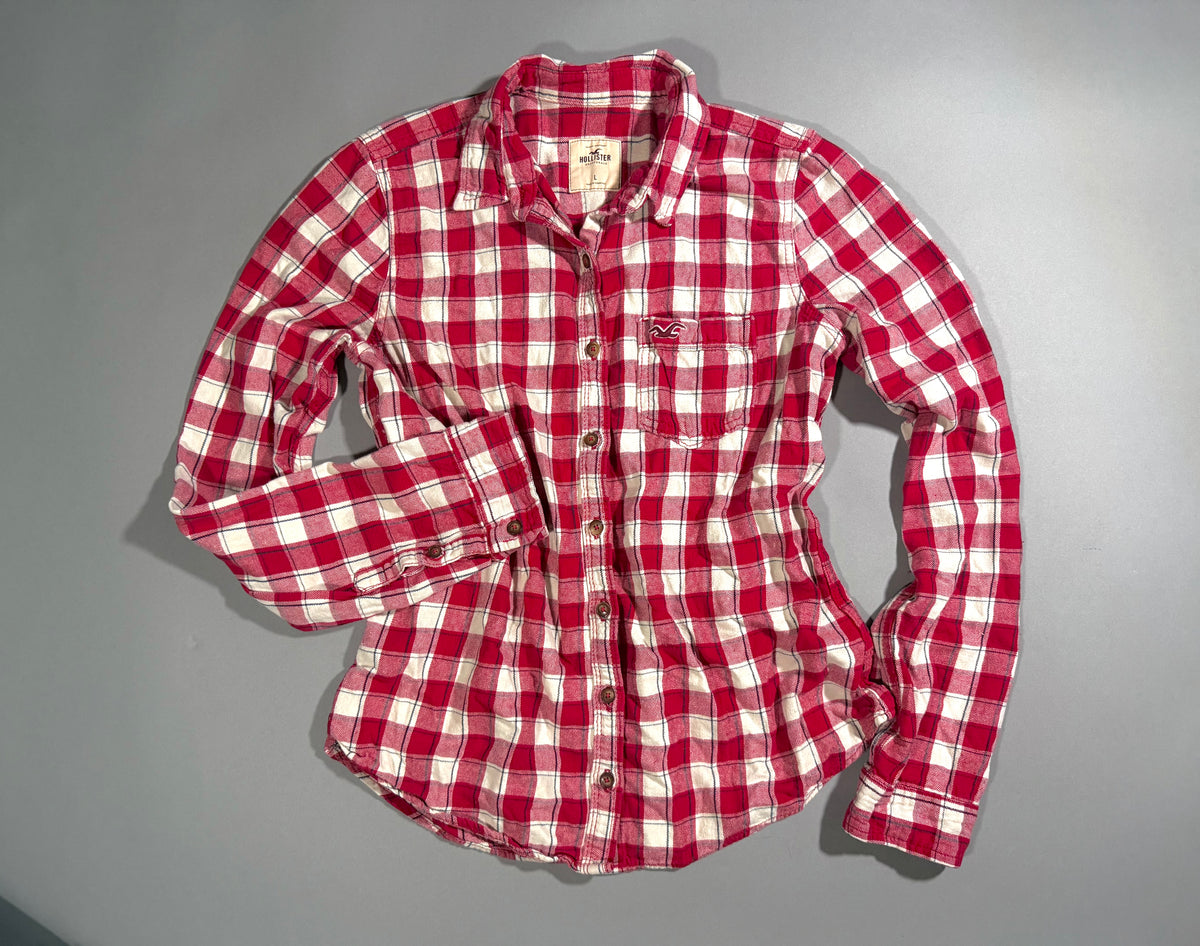 Straightforward photo of a women’s/juniors’ red buffalo plaid flannel shirt from Hollister. 